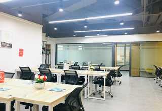 德惠提升门厂家电话